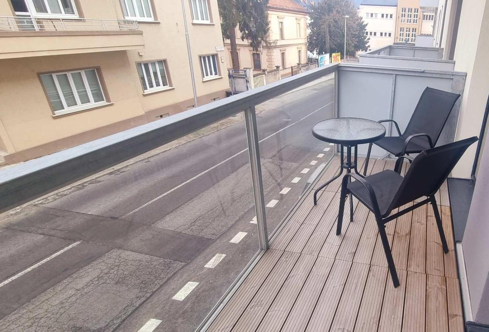 Apartman Banska Bystrica Centrum Lägenhet Exteriör bild